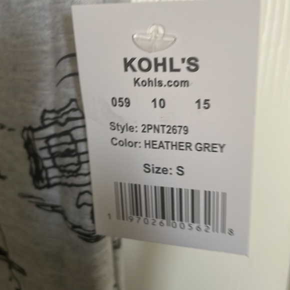 Peanuts ~ Charlie, Lucy, Snoopy, and Woodstock playing golf print polo shirt - Picture 4 of 4